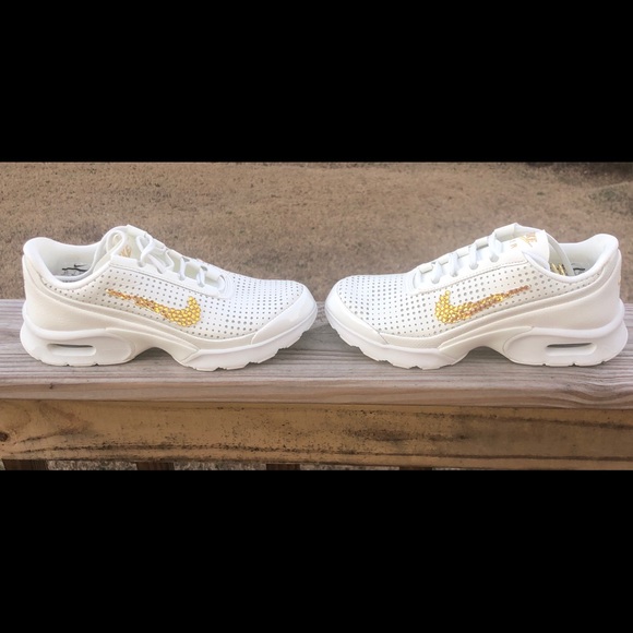 Nike Shoes - NWB Women’s Bedazzled Nike Size 6.5